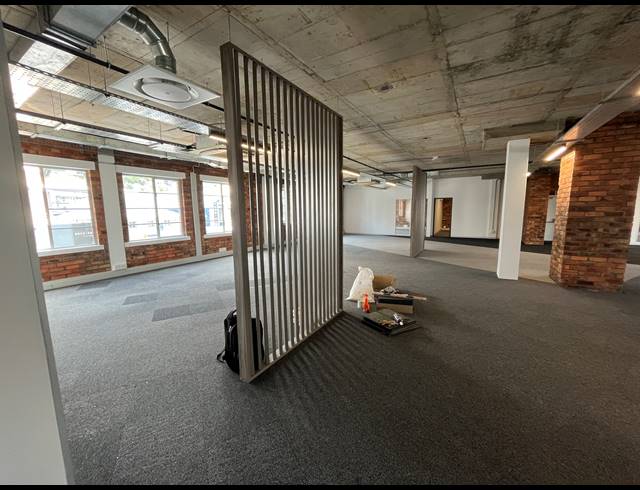 1,238M² OFFICE TO LET IN GREEN POINT